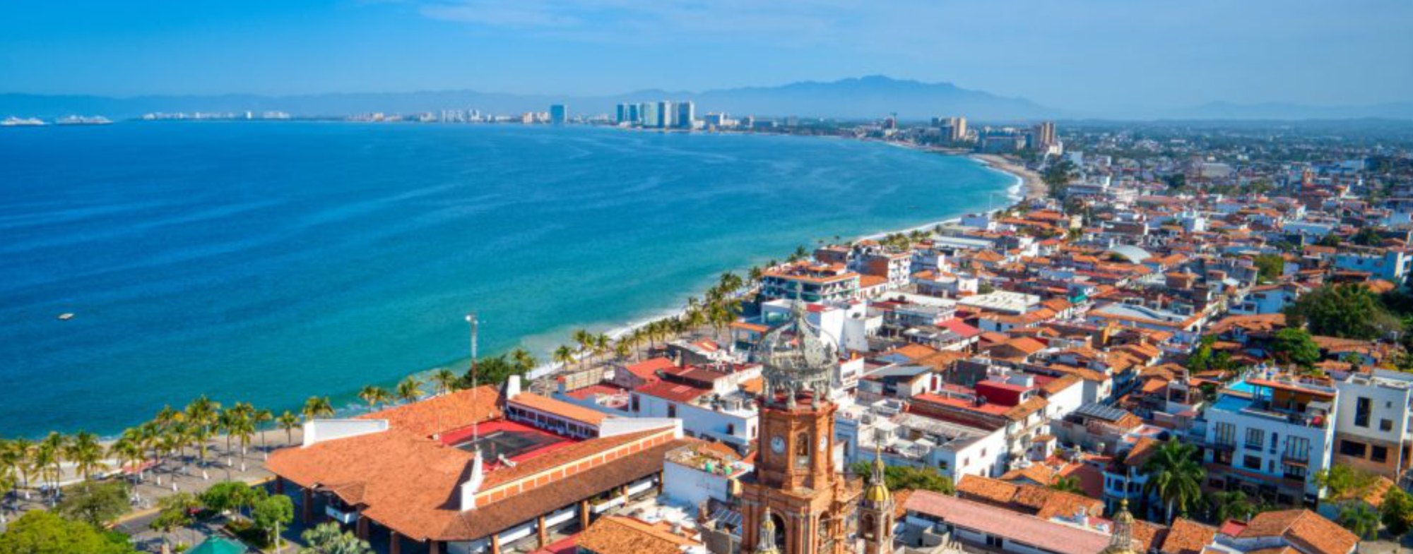 El Xiuhtepetl sobre la Bahía de Banderas, visto desde el centro de Puerto Vallarta