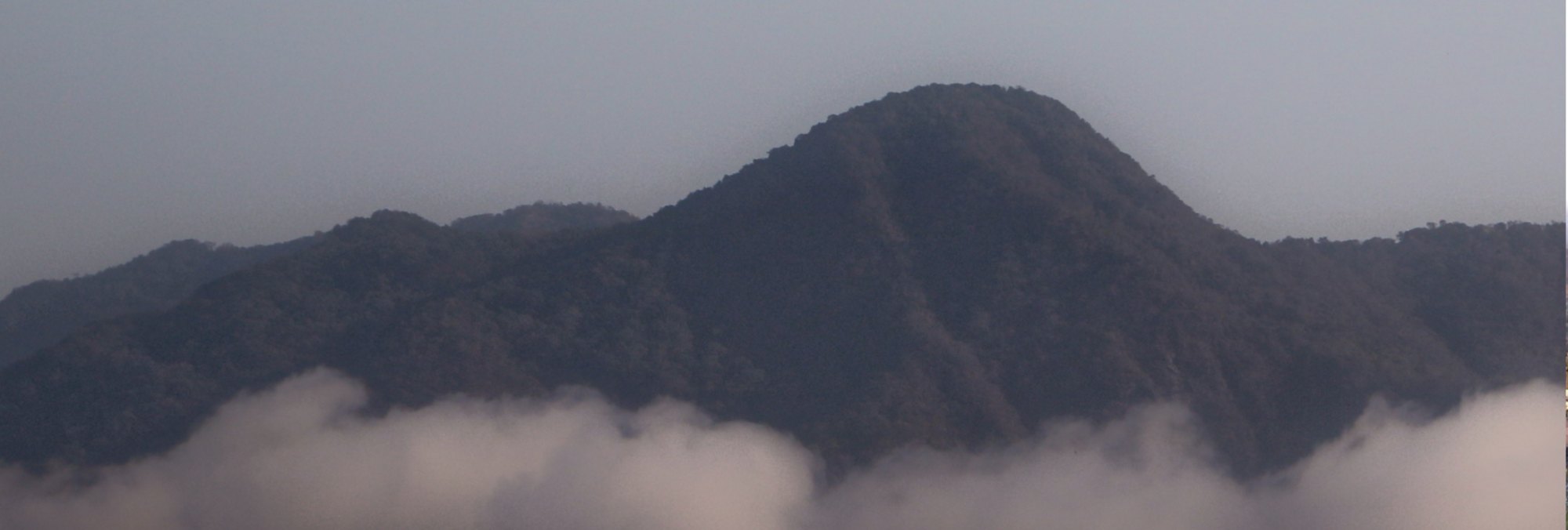 El picacho del Xiuhtepetl visto desde Santiago Temichoque